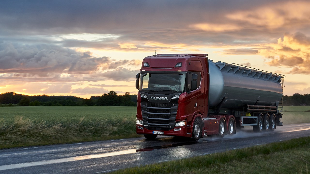 V8 truck range
